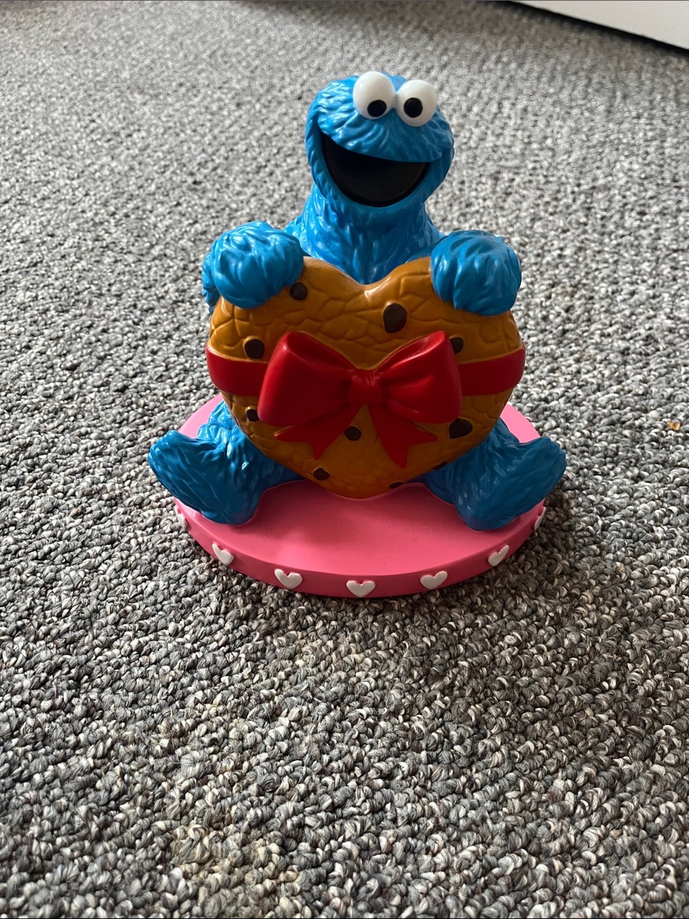 Sesame Street Cookie Monster Heart Valentine figurine